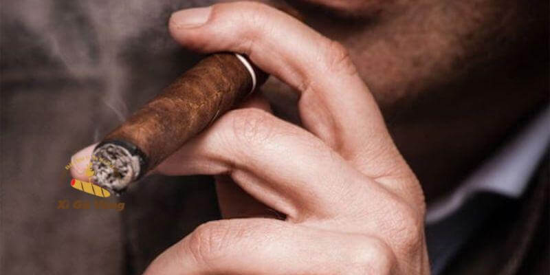 Không cắt đúng đầu điếu là sai lầm phổ biến.